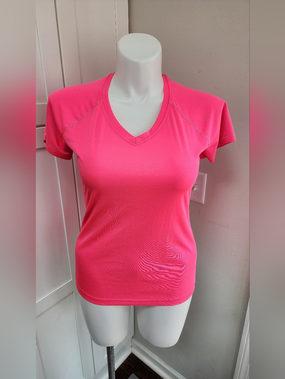 Danskin Now Women’s Neon Pink Activewear T-Shirt - Size Large (12/14) - V-Neck P